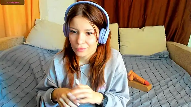 Eva purrr  online show from March 10, 7:12 am