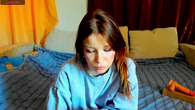 Eva purrr  online show from March 9, 9:46 am