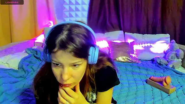 Eva purrr  online show from April 11, 2:08 am