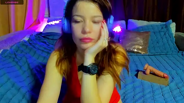 Eva purrr  online show from April 15, 1:22 am