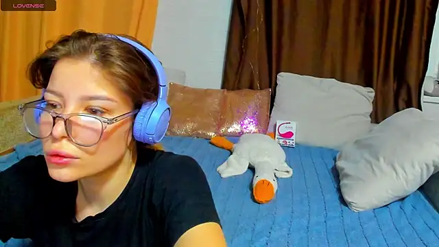 Eva purrr  online show from November 18, 1:10 am