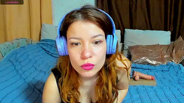 Eva purrr  online show from April 5, 1:12 am