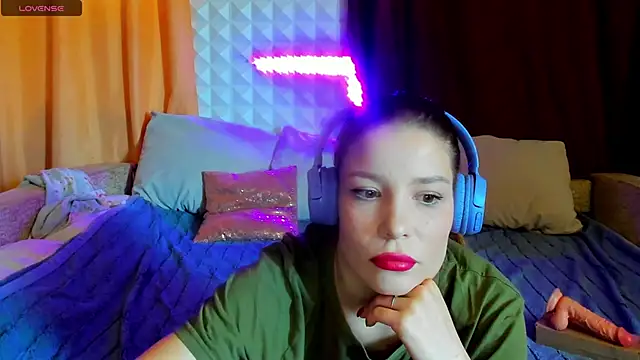 Eva purrr  online show from April 17, 12:19 pm