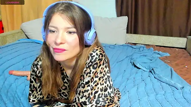 Eva purrr  online show from December 13, 9:21 pm