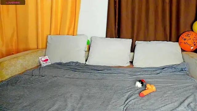 Eva purrr  online show from November 11, 11:49 am