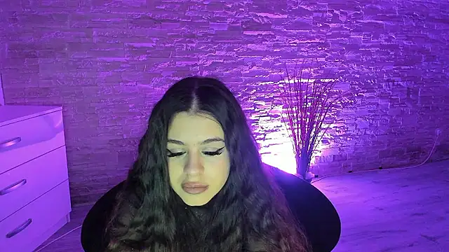 BellaNoir  online show from January 8, 5:57 am