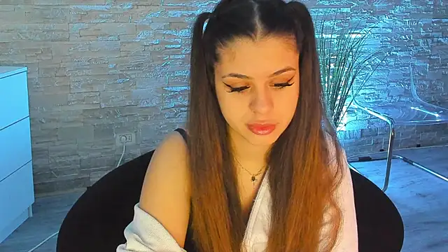 BellaNoir  online show from January 14, 6:17 am