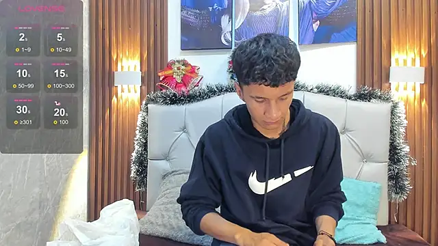 Elian Julian online show from November 19, 7:58 pm