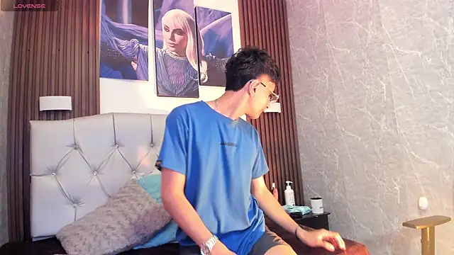 Elian Julian online show from November 28, 12:00 am