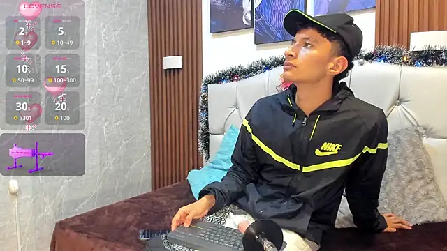 Elian Julian online show from November 17, 9:08 pm