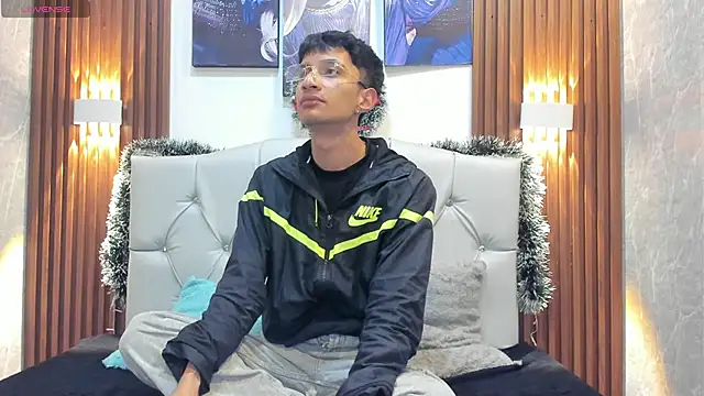 Elian Julian online show from November 22, 7:46 pm