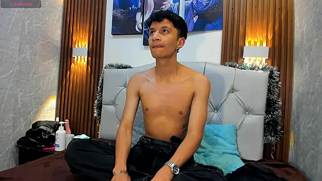 Elian Julian online show from November 25, 11:59 pm