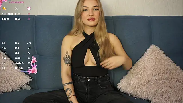 Snapshot of hannah_aura chatting on November 8, 2:09 pm hannah aura online show from November 8, 2:09 pm