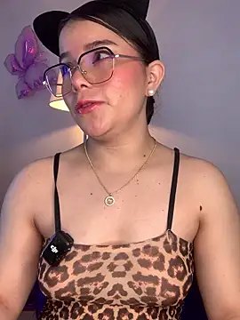 Snapshot of violettabond chatting on May 7, 1:14 pm violettabond online show from May 7, 1:14 pm