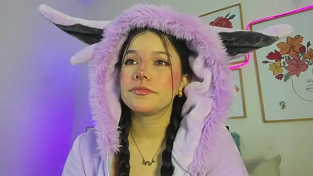 violettabond online show from November 26, 11:10 am