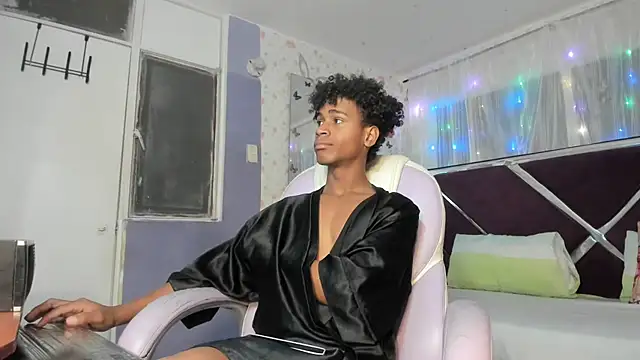 Santy bigcock 01 online show from March 18, 12:08 pm