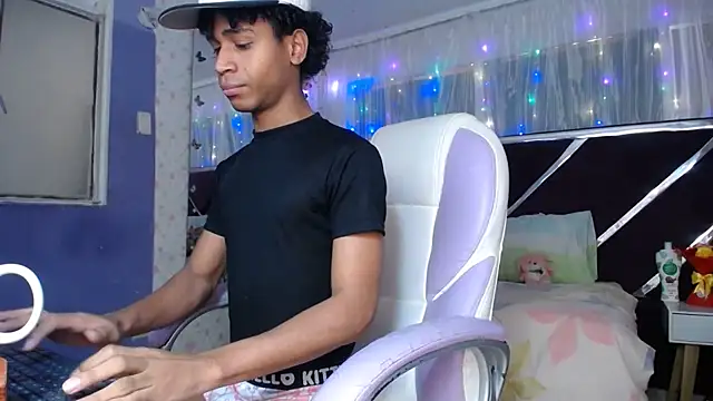 Santy bigcock 01 online show from May 24, 4:07 pm