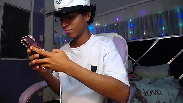 Santy bigcock 01 online show from May 9, 5:00 am