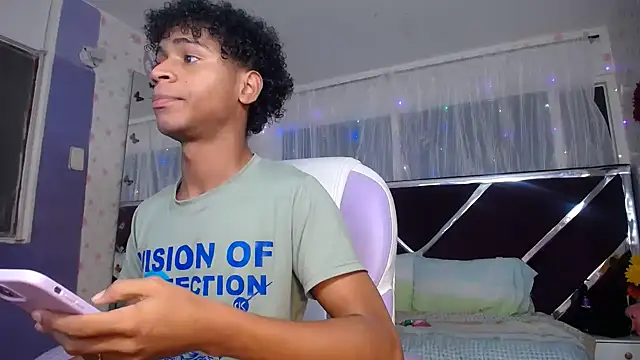 Santy bigcock 01 online show from April 21, 12:12 pm