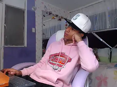 Santy bigcock 01 online show from May 4, 1:36 pm
