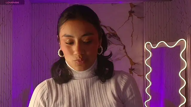 PEACHY TAY online show from April 15, 11:59 am