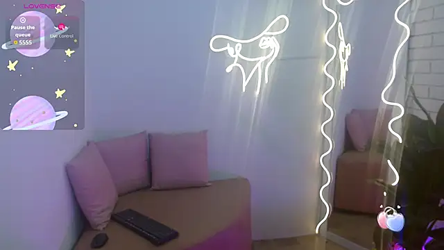 PEACHY TAY online show from November 10, 11:37 am