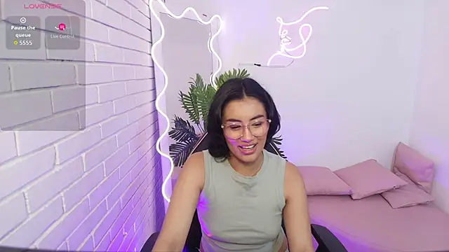 PEACHY TAY online show from December 5, 11:42 am