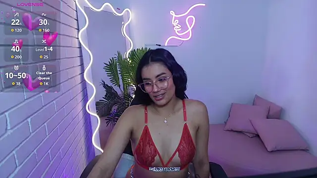 PEACHY TAY online show from December 2, 11:45 am