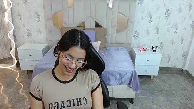 PEACHY TAY online show from January 14, 12:20 pm