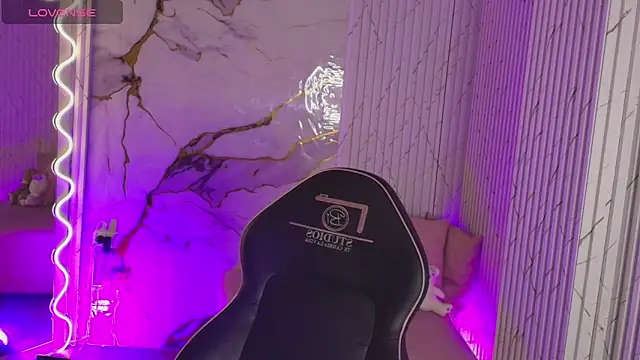 PEACHY TAY online show from March 24, 11:54 am