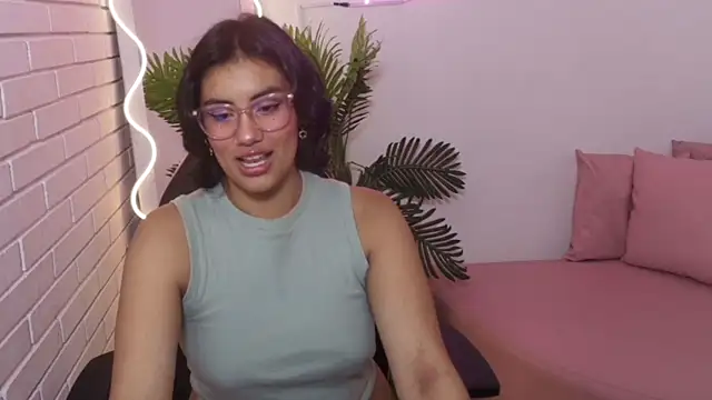 PEACHY TAY online show from November 27, 12:05 pm