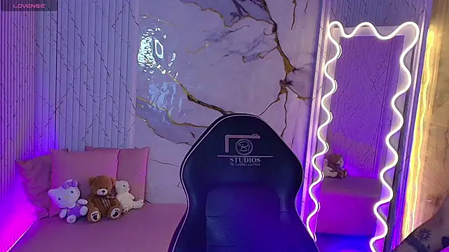 PEACHY TAY online show from March 22, 11:34 am