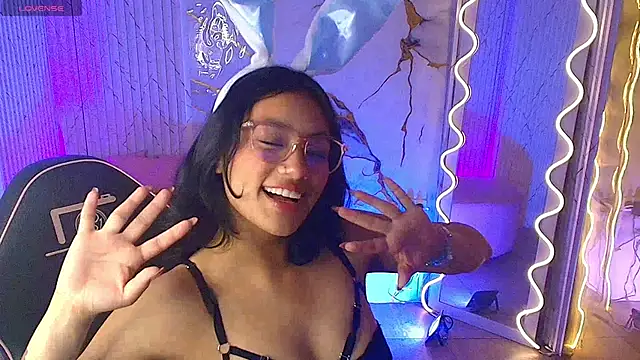 PEACHY TAY online show from April 14, 11:37 am