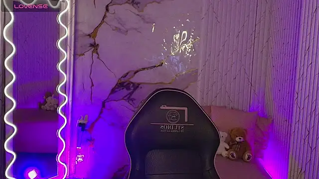 PEACHY TAY online show from March 23, 11:21 am