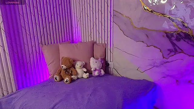 PEACHY TAY online show from March 9, 11:58 am