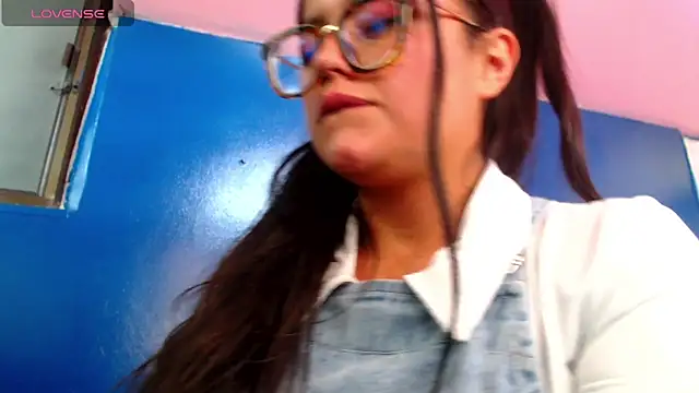 Snapshot of lucy23__ chatting on November 4, 2:43 pm lucy23 online show from November 4, 2:43 pm