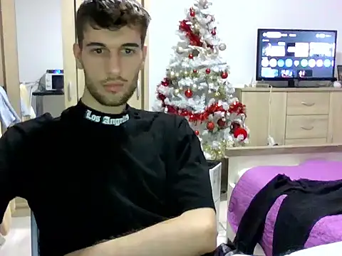 Snapshot of nikolasnik50 chatting on December 3, 10:20 pm nikolasnik50 online show from December 3, 10:20 pm