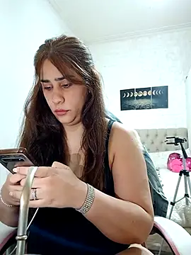 Snapshot of nahiarabiel33 chatting on November 6, 4:22 pm nahiarabiel33 online show from November 6, 4:22 pm