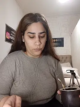 Snapshot of nahiarabiel33 chatting on June 15, 7:02 pm nahiarabiel33 online show from June 15, 7:02 pm