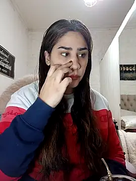 Snapshot of nahiarabiel33 chatting on June 27, 5:41 pm nahiarabiel33 online show from June 27, 5:41 pm