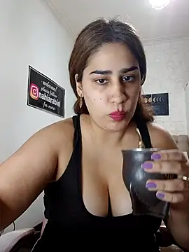 nahiarabiel33 online show from April 18, 9:04 pm