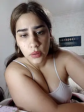 nahiarabiel33 online show from April 16, 9:50 pm