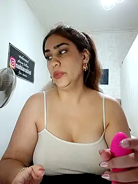 nahiarabiel33 online show from December 22, 1:39 am