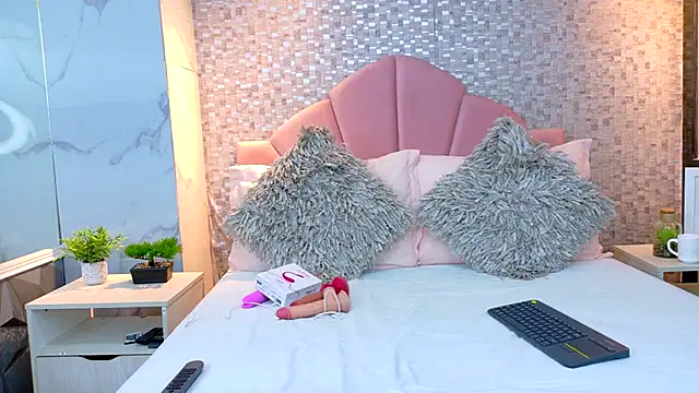 ValeriaMonet online show from November 10, 7:30 pm