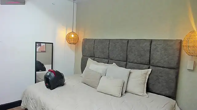 annie  20 online show from November 19, 12:05 pm