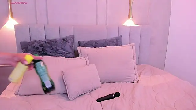 annie  20 online show from November 24, 12:05 pm