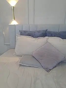 annie  20 online show from December 4, 12:15 pm