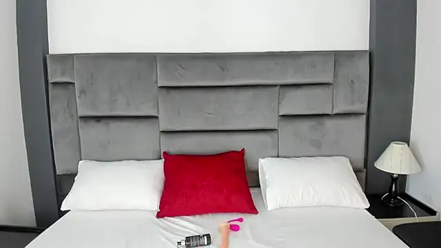 CatleyaSmith online show from December 19, 12:07 pm