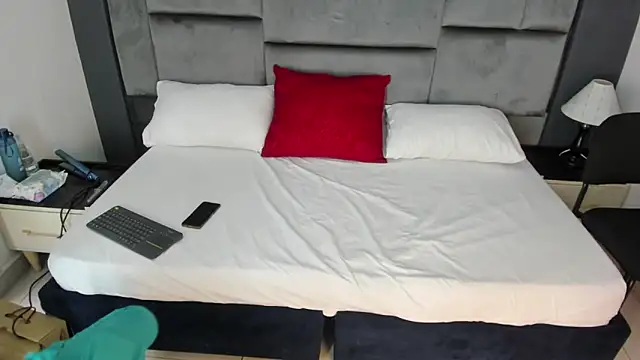 CatleyaSmith online show from December 20, 12:08 pm