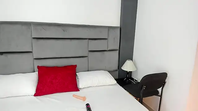 CatleyaSmith online show from December 21, 12:18 pm